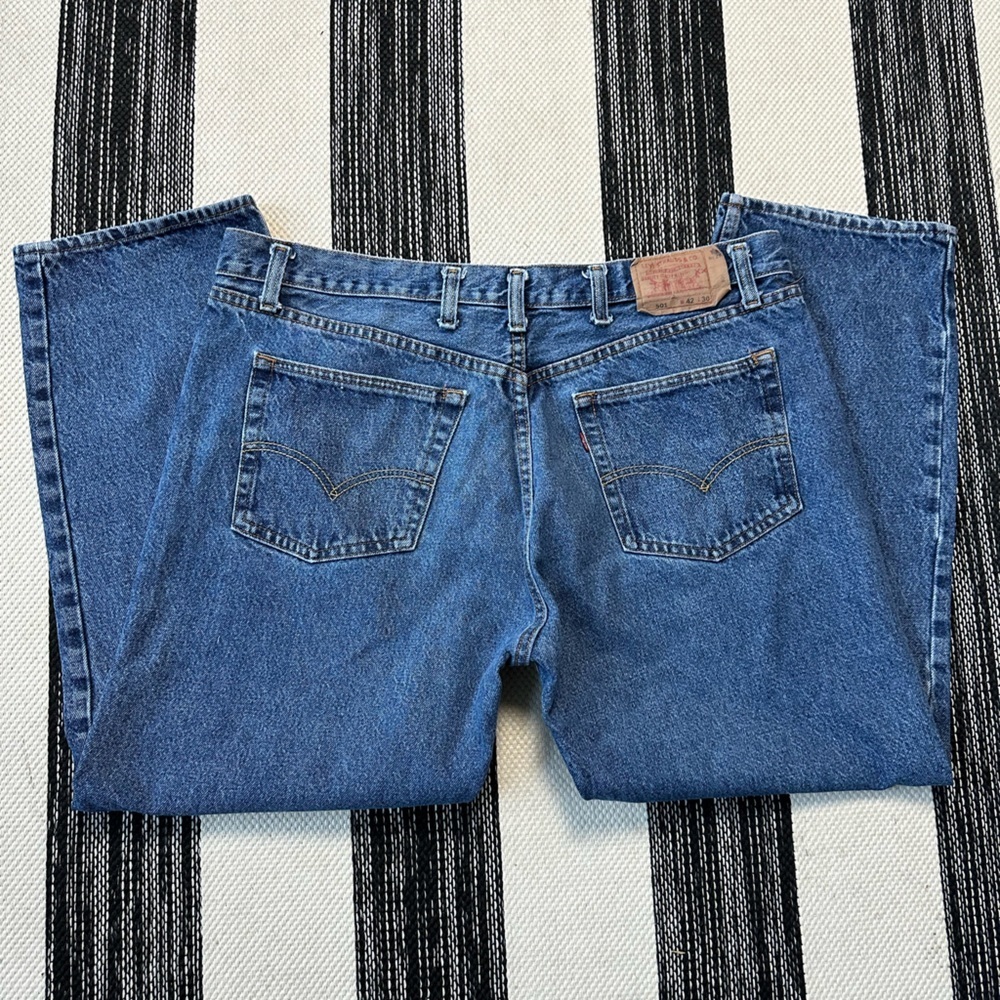 Lev's Original 501Straight Leg Button Fly Jeans‎ Size: W42/L30